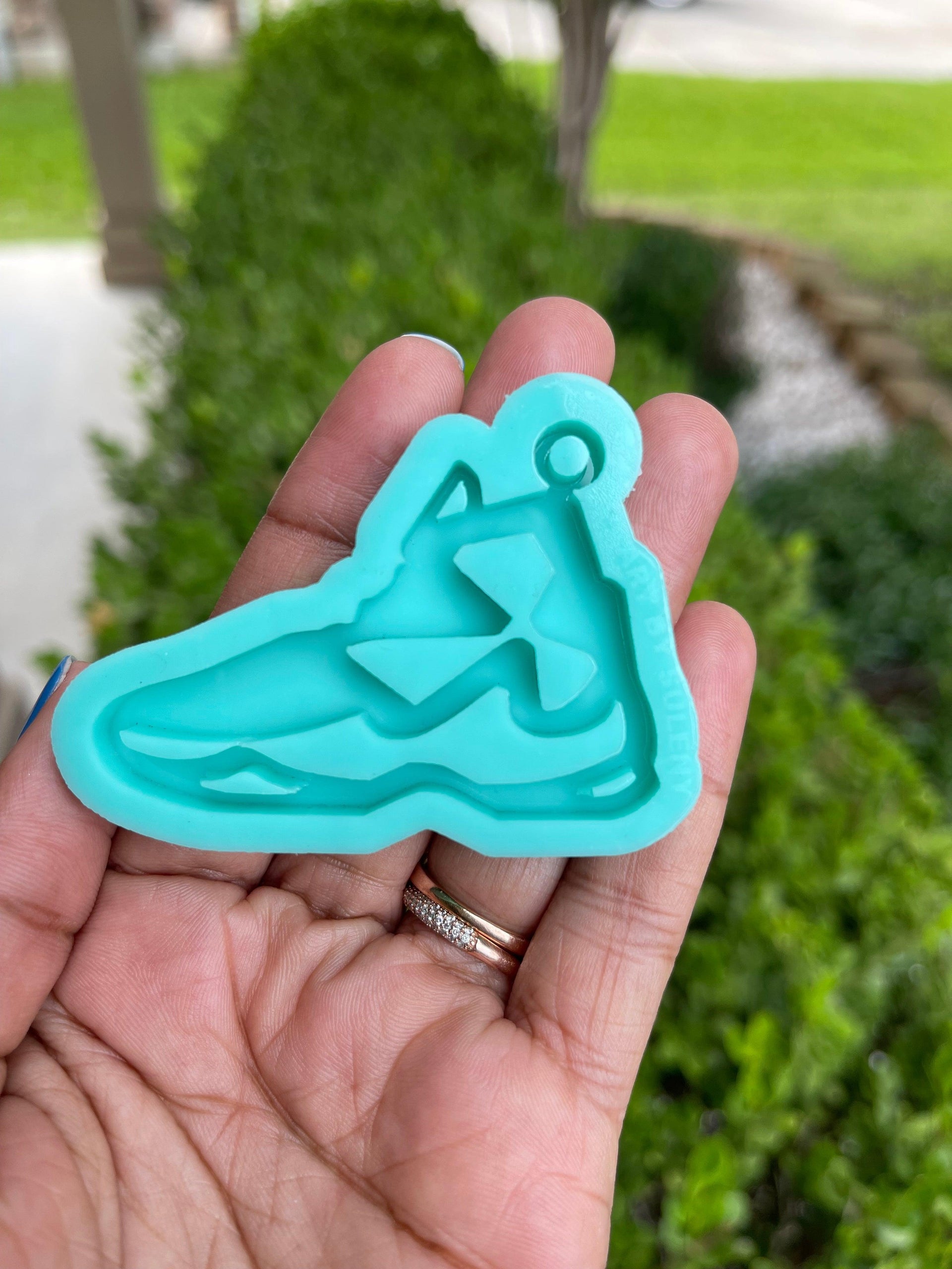 Shoes Keychain Mold - Sport Mold for Resin - Basketball Shoes Mold - NBA Shoes Mold - Keychain mold - Silicone Mold for Epoxy Resin - Art By Suleny Craft Store LLC